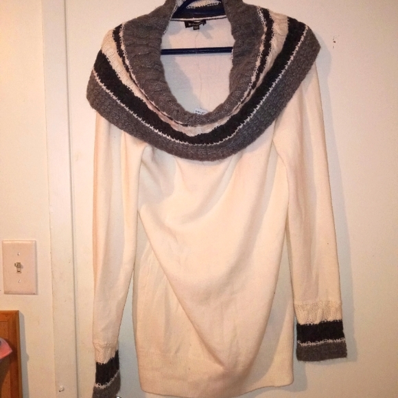 brand new La chateau sweater - Picture 1 of 2